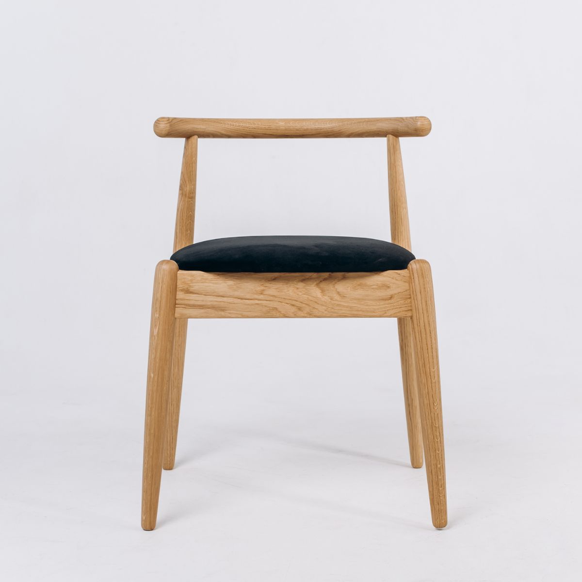 Eichen-Esszimmerstuhl KIBA – Skandinavischer Stuhl mit weicher oder harter Sitzfläche | Handgefertigter Armlehnstuhl aus massiver Eiche von Koloda