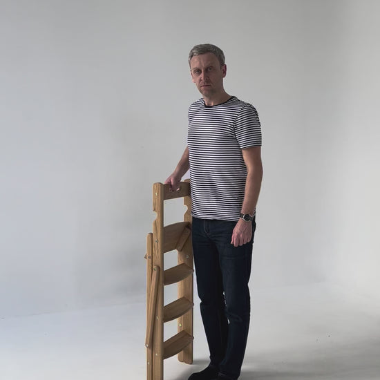 Folding step ladder